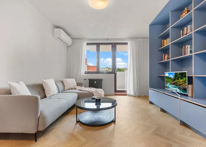 Elegant City Escape - Modern & Central
